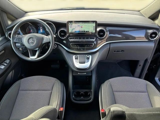 Mercedes-Benz V 220