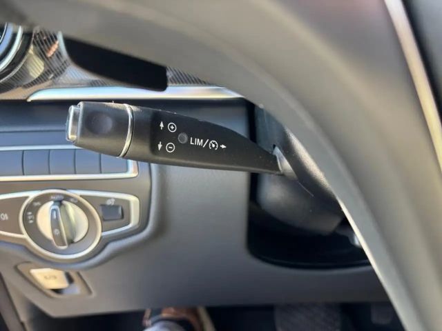 Mercedes-Benz V 220