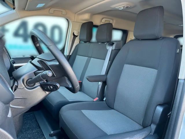 Peugeot Traveller