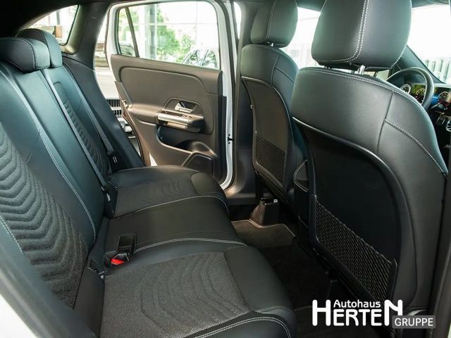Mercedes-Benz GLA 220