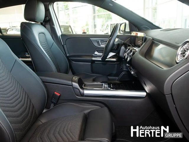 Mercedes-Benz GLA 220