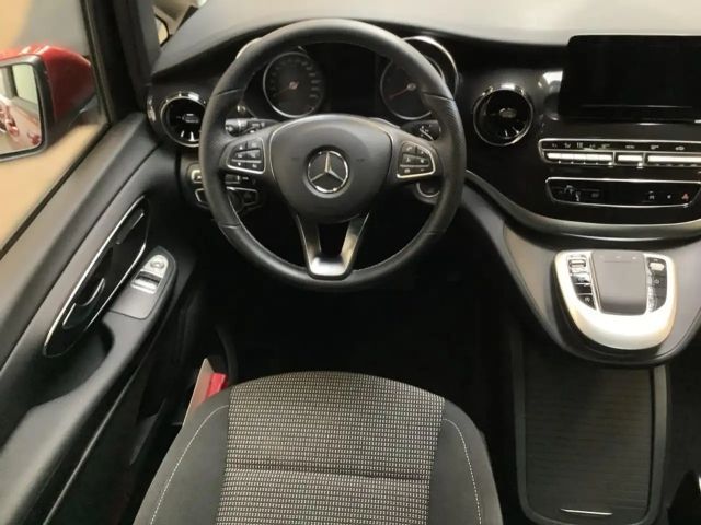 Mercedes-Benz V 220