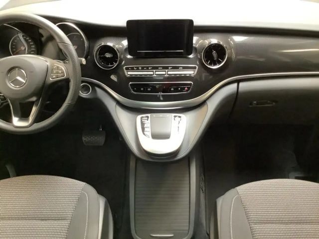 Mercedes-Benz V 220