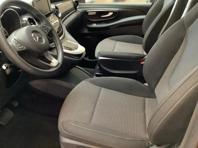 Mercedes-Benz V 220