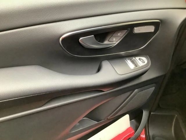 Mercedes-Benz V 220