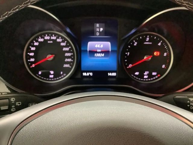 Mercedes-Benz V 220
