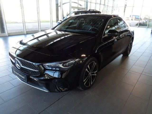 Mercedes-Benz CLA 180 2024 Benzine
