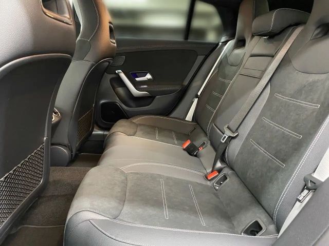 Mercedes-Benz CLA 220