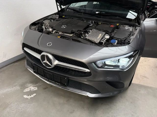 Mercedes-Benz CLA 220
