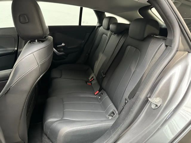 Mercedes-Benz CLA 220