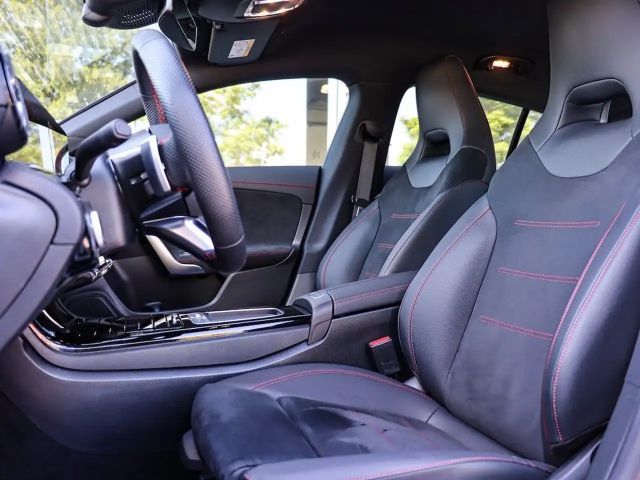 Mercedes-Benz CLA 220