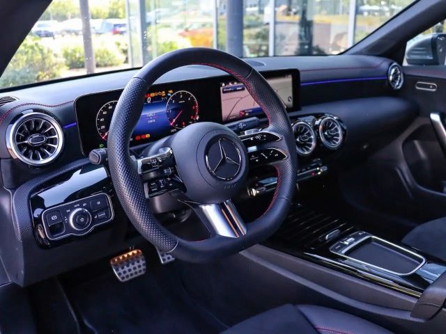 Mercedes-Benz CLA 220