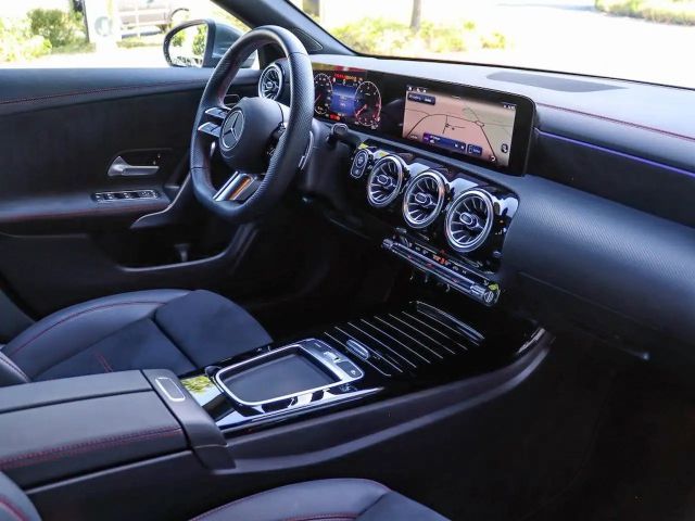 Mercedes-Benz CLA 220