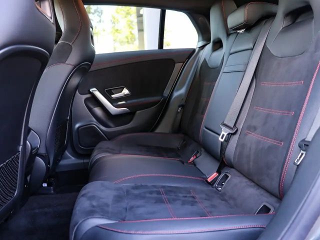 Mercedes-Benz CLA 220