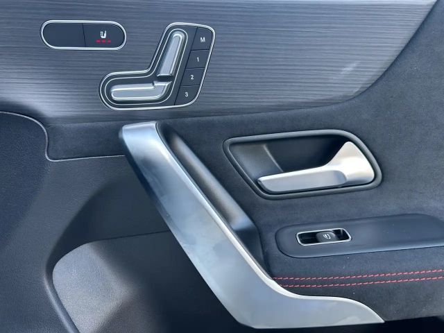 Mercedes-Benz CLA 220