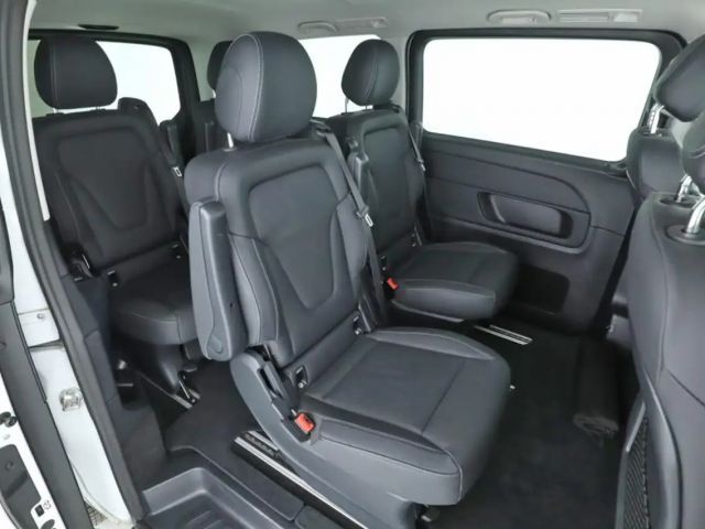 Mercedes-Benz V 220