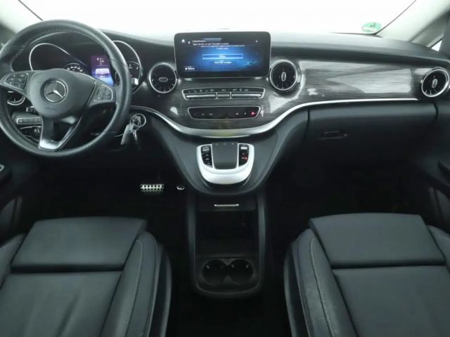 Mercedes-Benz V 220
