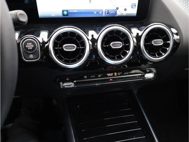 Mercedes-Benz B 220