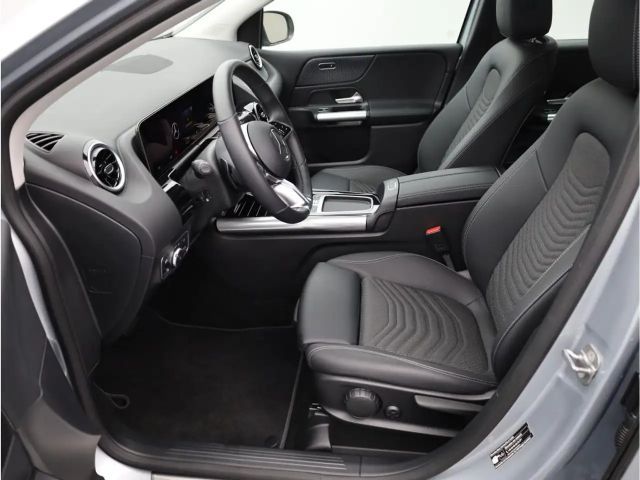 Mercedes-Benz B 220