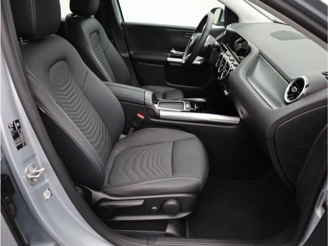 Mercedes-Benz B 220