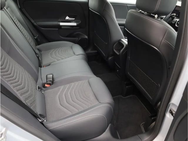 Mercedes-Benz B 220