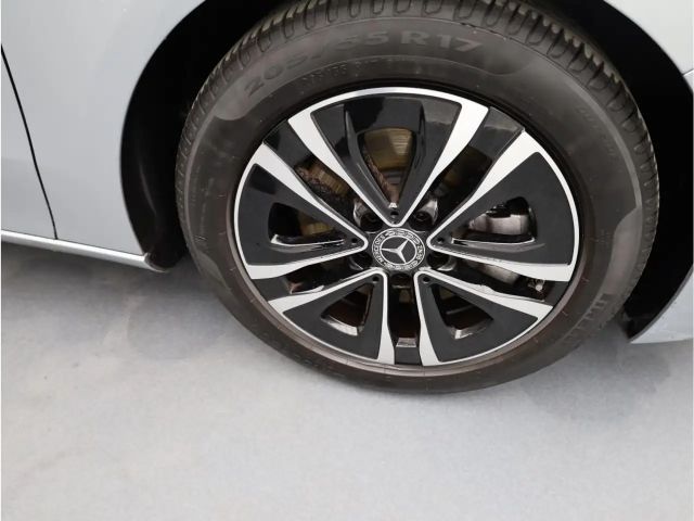 Mercedes-Benz B 220