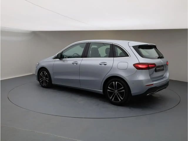 Mercedes-Benz B 220