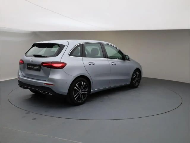 Mercedes-Benz B 220