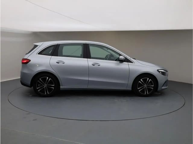 Mercedes-Benz B 220
