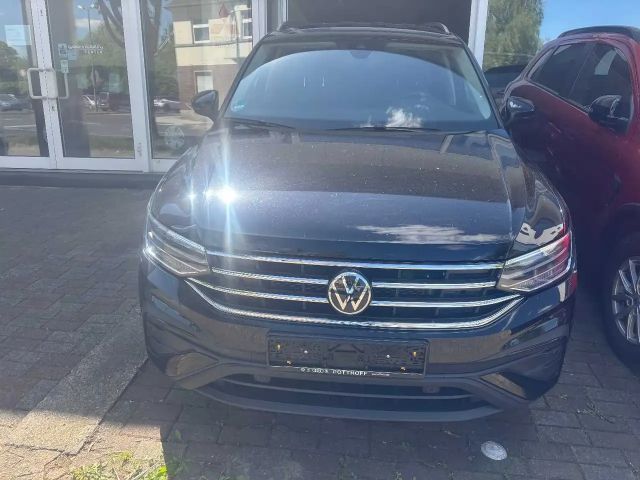 Volkswagen Tiguan TIGUAN 1.5 TSI Automatik, Navi, AHK schwenkbar 2023 Benzine
