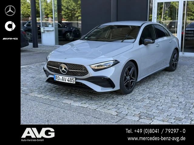 Mercedes-Benz A 200 A 200 Lim AMG Special Multibeam AHK Sound Night 2025 Benzine