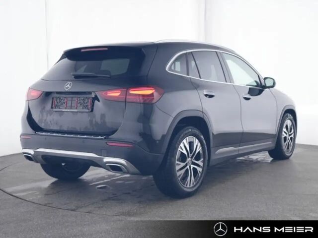 Mercedes-Benz GLA 220