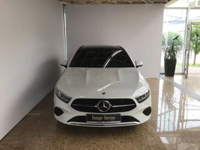 Mercedes-Benz A 220