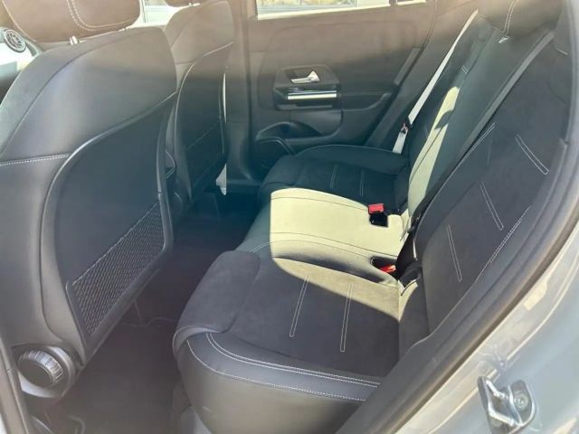 Mercedes-Benz GLA 220