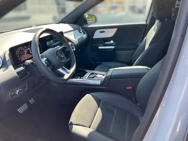 Mercedes-Benz GLA 220