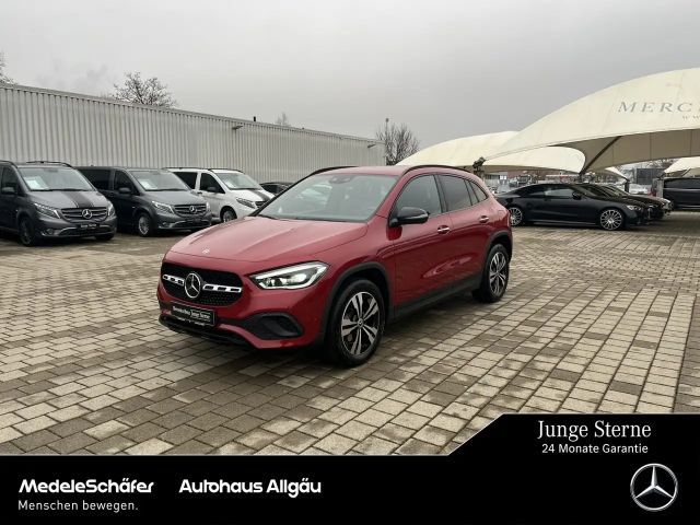 Mercedes-Benz GLA 200 2022 Benzine