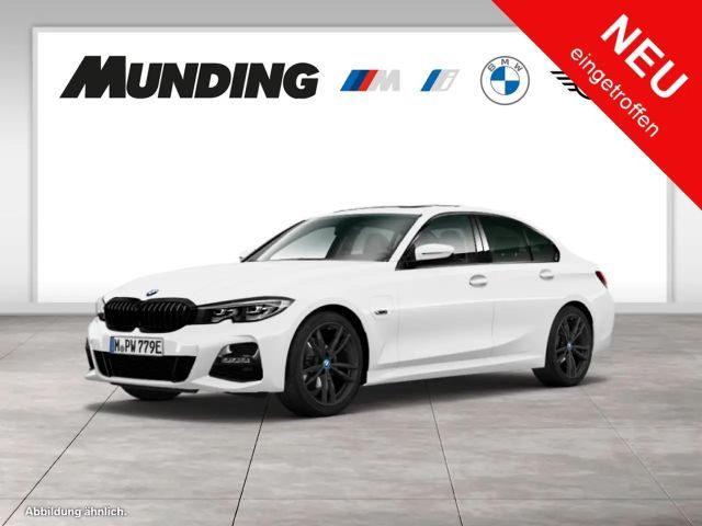 BMW 330 2022 Hybride / Benzine