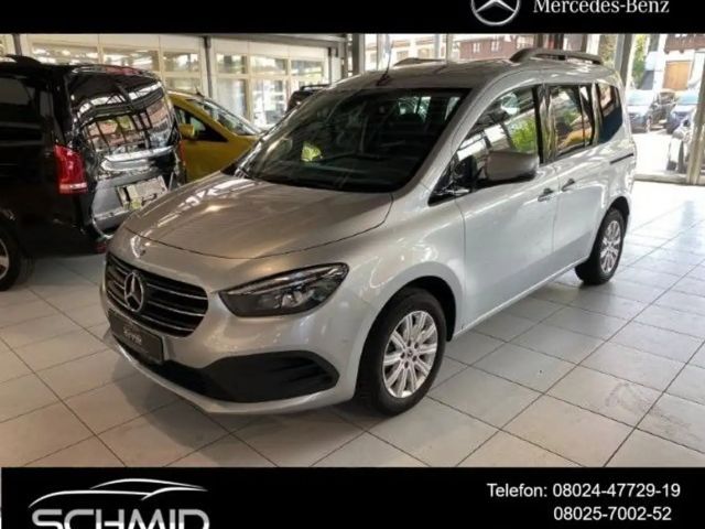 Mercedes-Benz T-Klasse T 180 PROGRESSIVE LED SPUR RFK SHZ DAB NAVI PDC 2024 Benzine