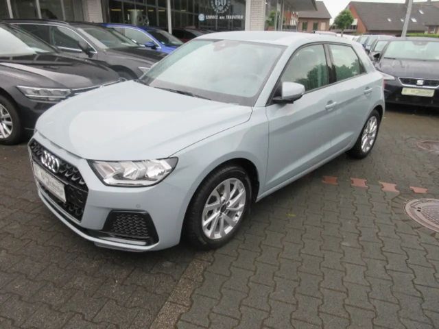 Audi A1 Sportback Advanced 1.0 TFSI S tronic KLIMA KAMERA ALU APS SITZHEIZUNG GRA DAB eFH ZV 2024 Benzine