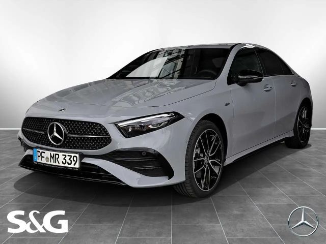 Mercedes-Benz A 250 e AMG MBUX+RüKam+M-LED+AHK+Distro+Smartph. 2025 Hybride / Benzine