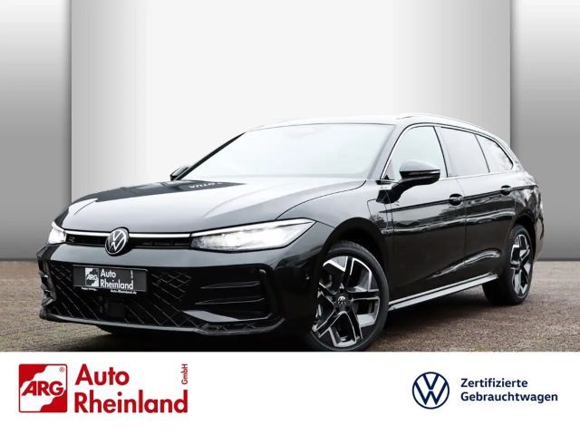 Volkswagen Passat R-Line 1.5 eHybrid OPF DSG PANO/HEAD UP/IQ.LIGHT 2025 Hybride / Benzine