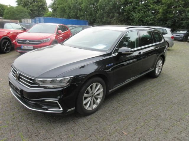 Volkswagen Passat Variant GTE 1.4 eHYBRID DSG NAVI LEDER AHK KAMERA LED ALU APS ACC SITZHEIZUNG KLIMA 2021 Hybride / Benzine