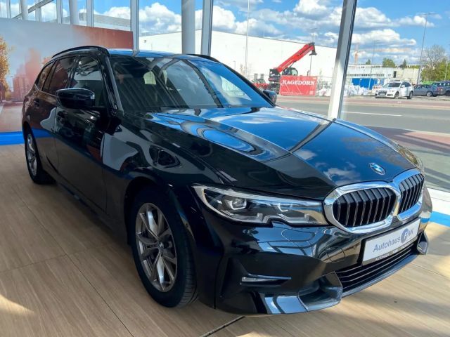 BMW 330 2022 Benzine