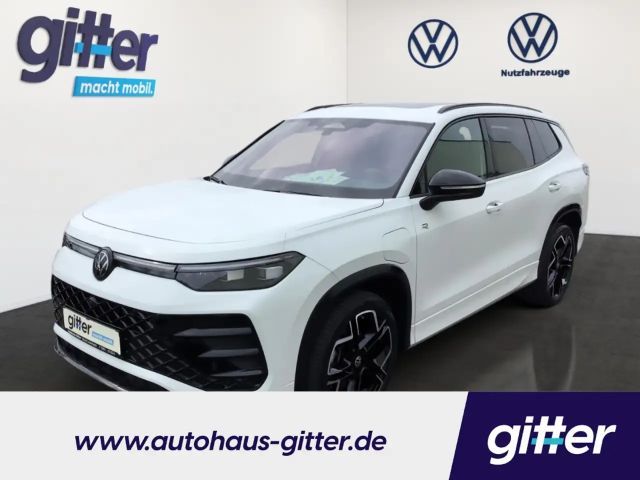 Volkswagen Tayron R-LINE BLACK AHK PANNO MATRIX STANDHZG R.CAM STYLE 2025 Benzine