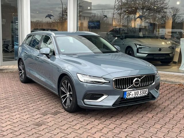 Volvo V60 T6 AWD Recharge Essential Auto 2023 Hybride / Benzine