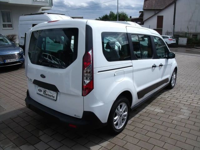 Ford Grand Tourneo