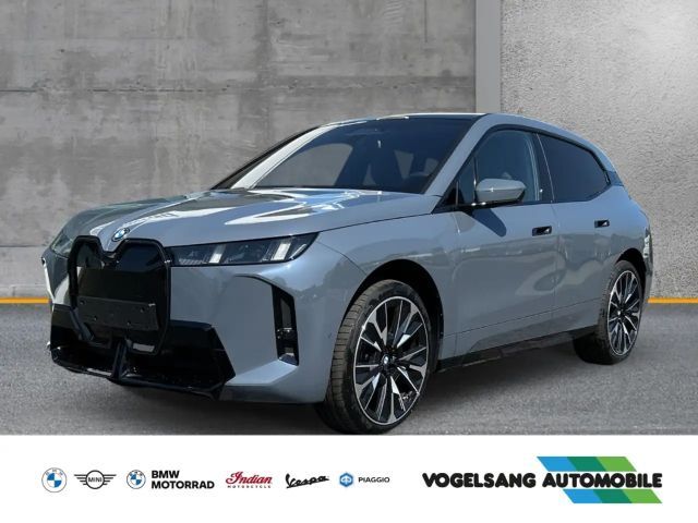 BMW iX 60 M Sport Park-Assistent Sportpaket HUD Luftfeder 2025 Elektrisch