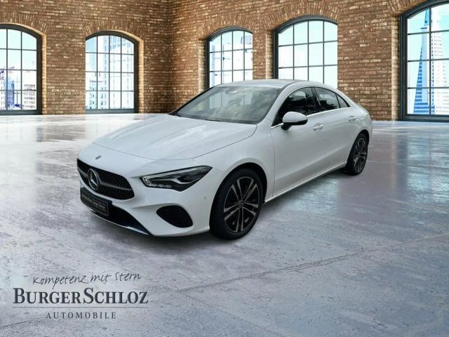 Mercedes-Benz CLA 180 2024 Benzine
