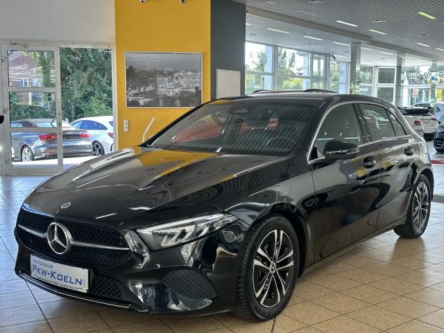 Mercedes-Benz A 180 *KAMERA*NAVi*LED*LEDER*SiTZHG*DAB* 2024 Benzine