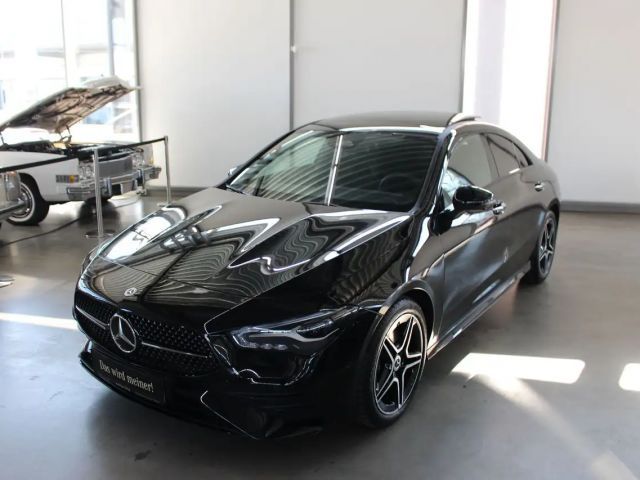 Mercedes-Benz CLA 200 Coupé AMG Panorama 360 Kamera Ambiente 2025 Benzine